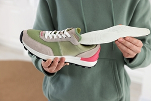 Finding the Right Shoe Size With Consideration for Orthotics Fit